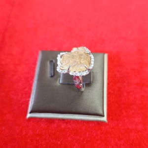 Nhẫn Hoa Đá Vàng Champagne – Phú Quý &amp; Sang Trọng